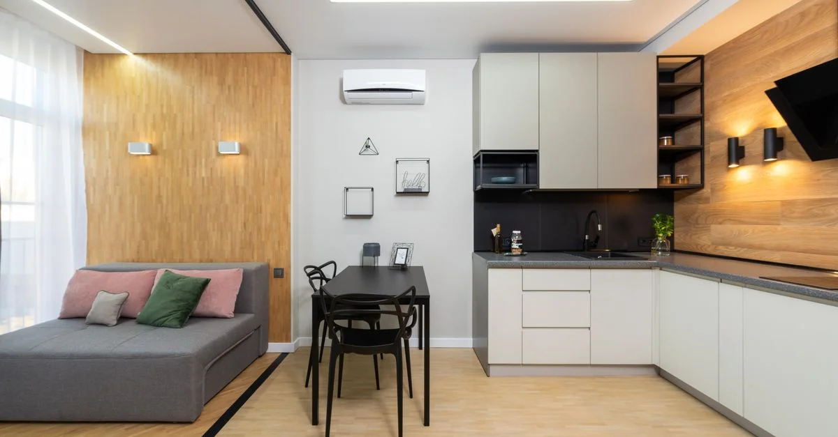 Appartement studio contemporain avec un design intérieur chic et une décoration minimaliste.